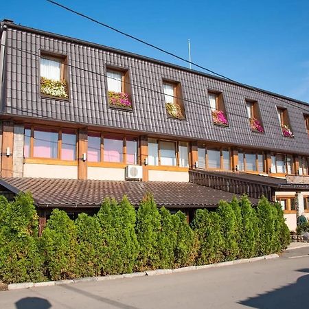 Hotel "Vir" Velika Plana Esterno foto