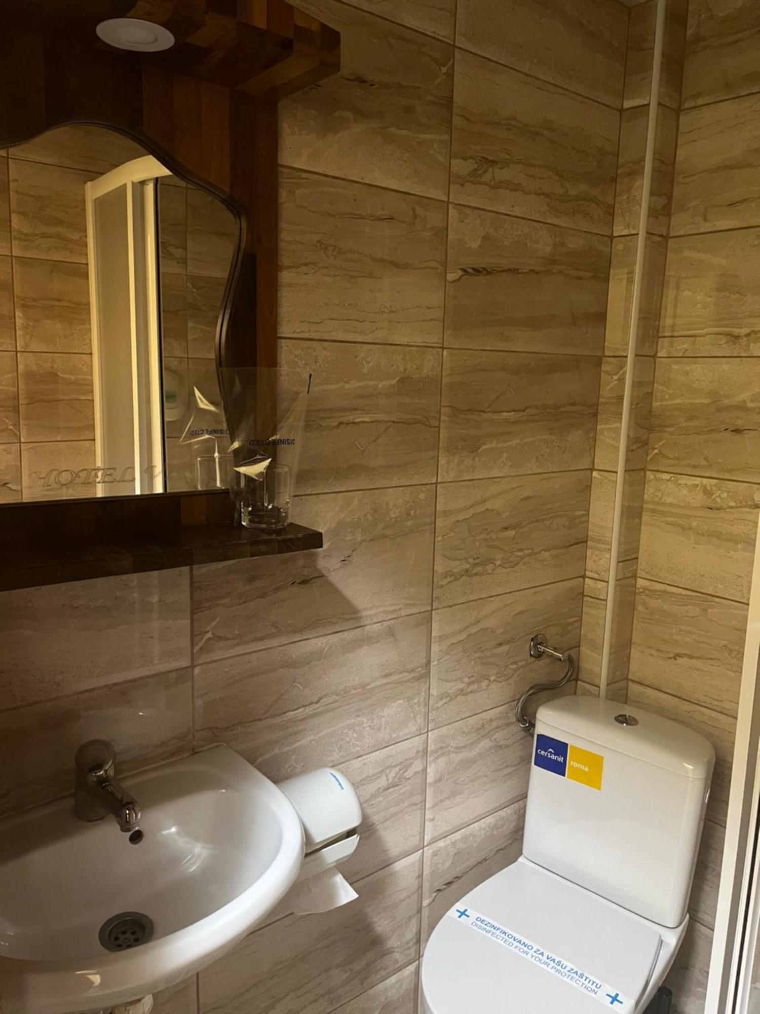 Hotel "Vir" Velika Plana Esterno foto