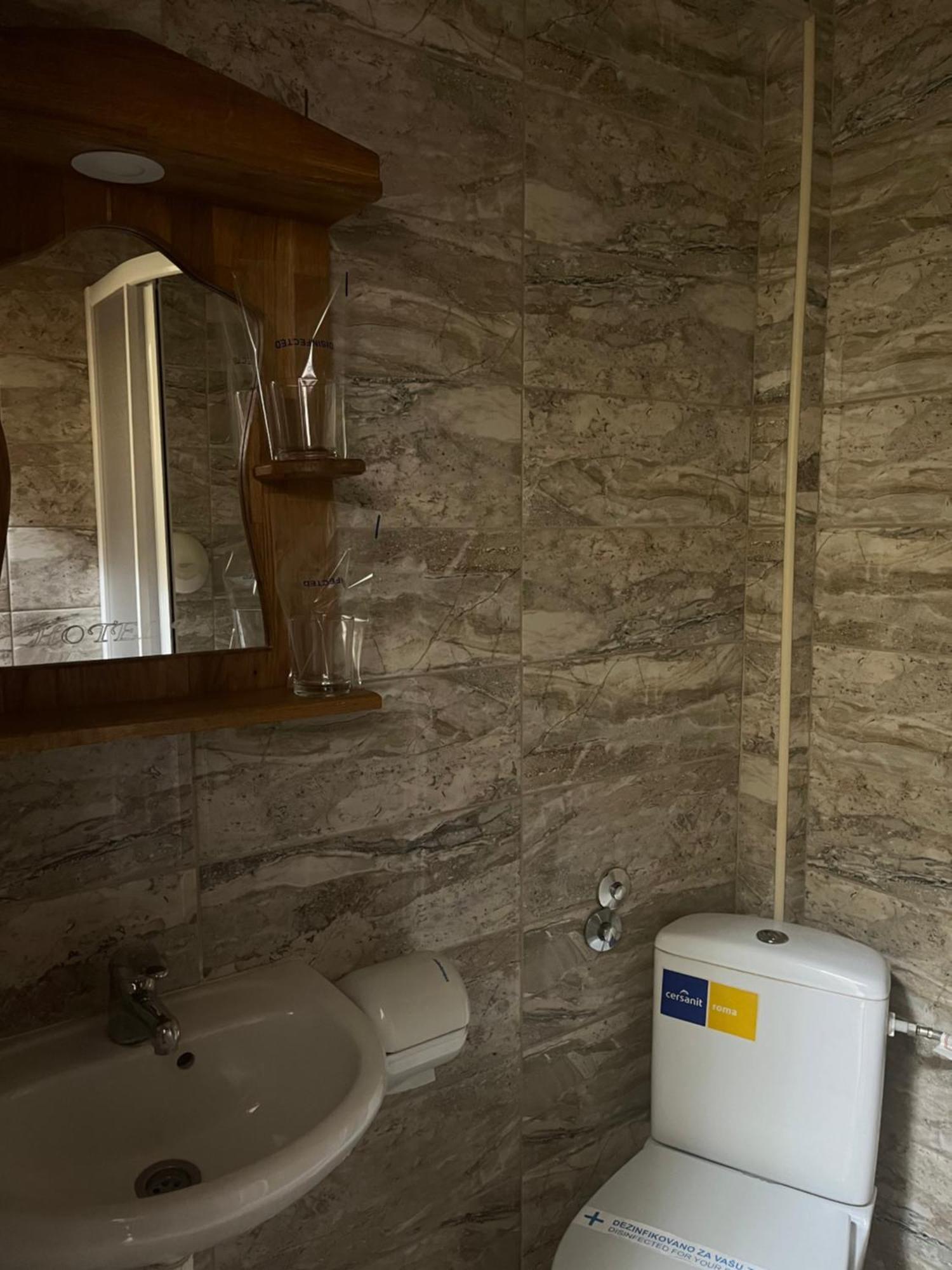 Hotel "Vir" Velika Plana Esterno foto