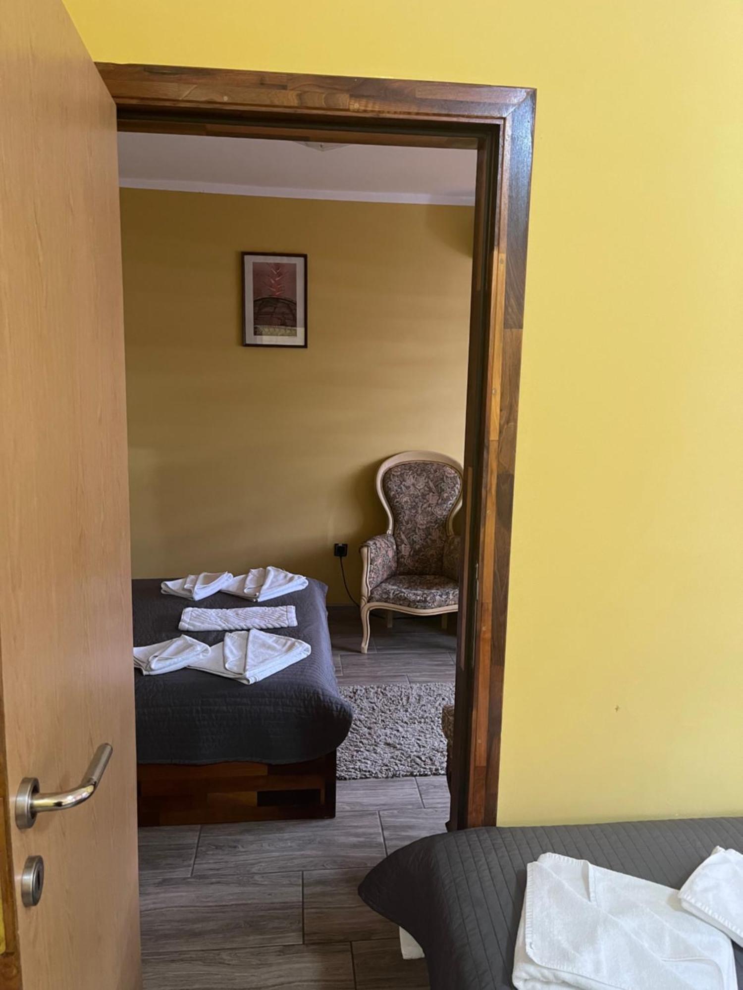 Hotel "Vir" Velika Plana Esterno foto