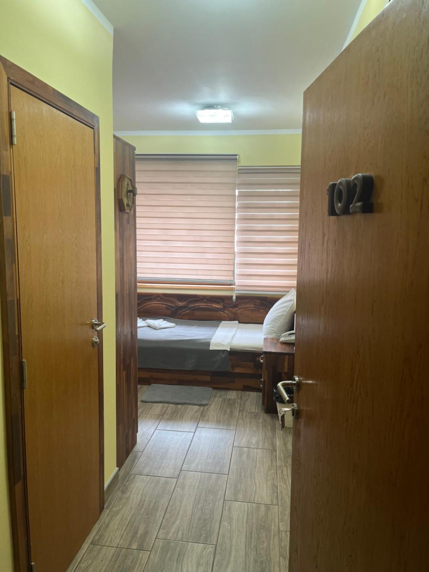 Hotel "Vir" Velika Plana Esterno foto