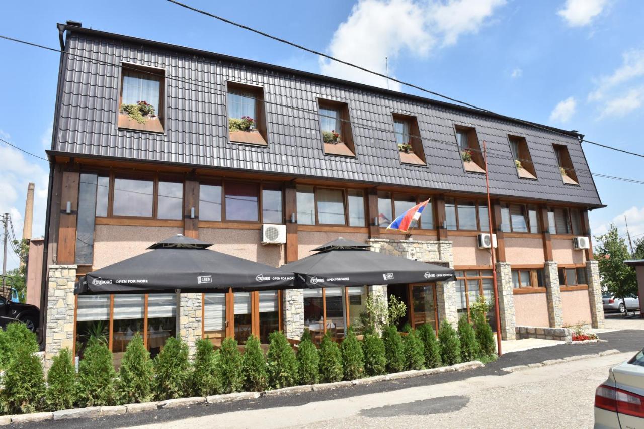 Hotel "Vir" Velika Plana Esterno foto