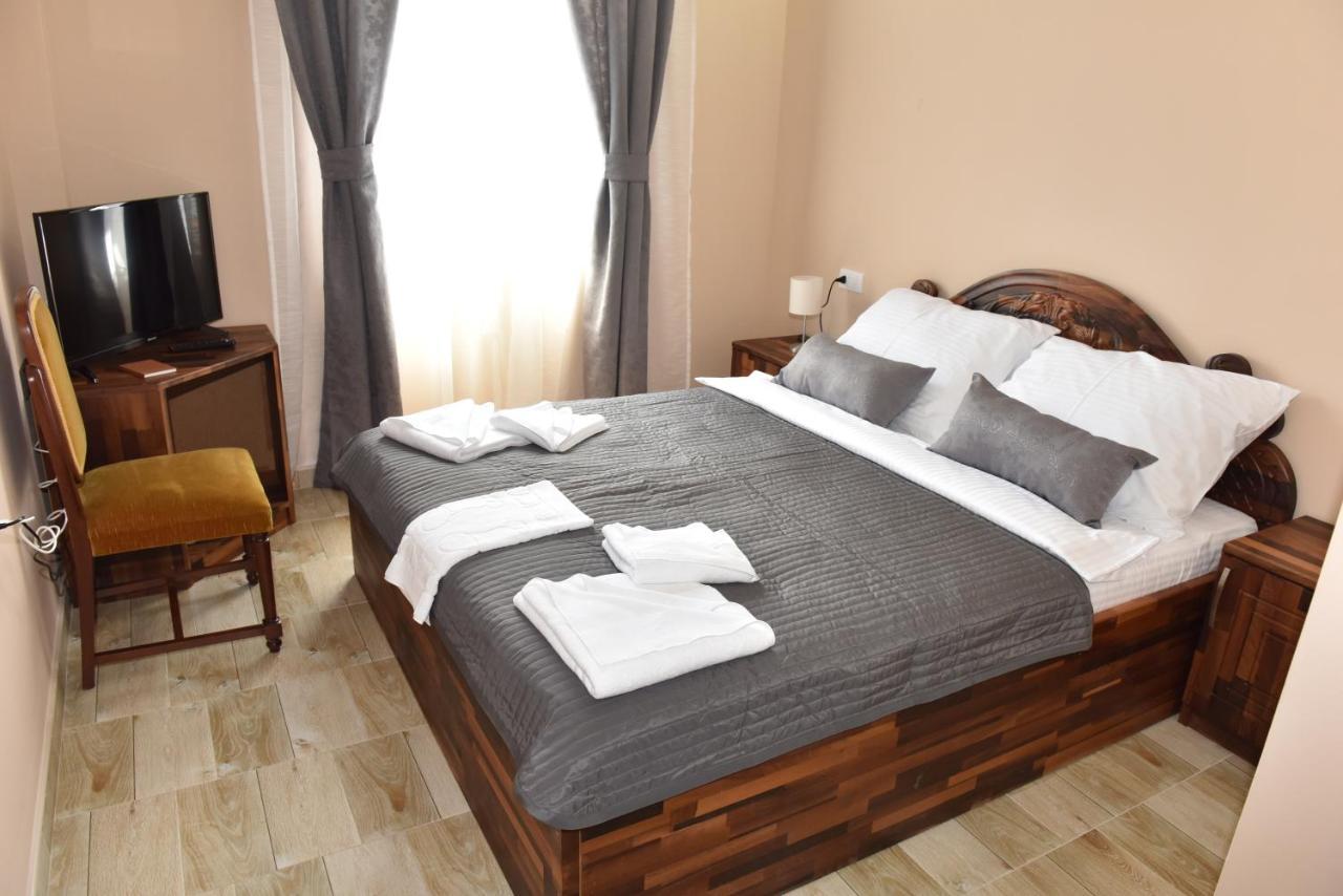 Hotel "Vir" Velika Plana Esterno foto